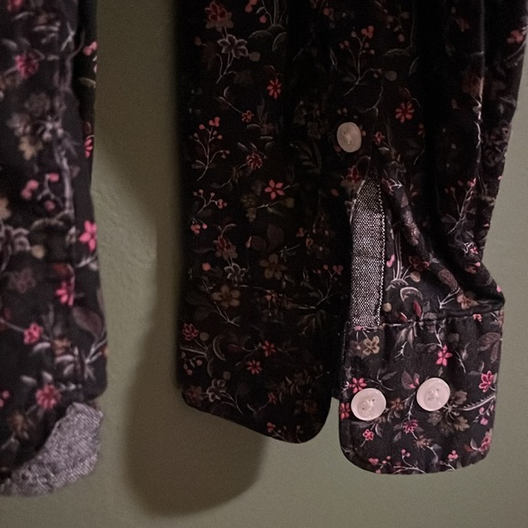Express - M - Slim Soft Wash Floral Long Sleeve Button Down - Picture 3 of 9